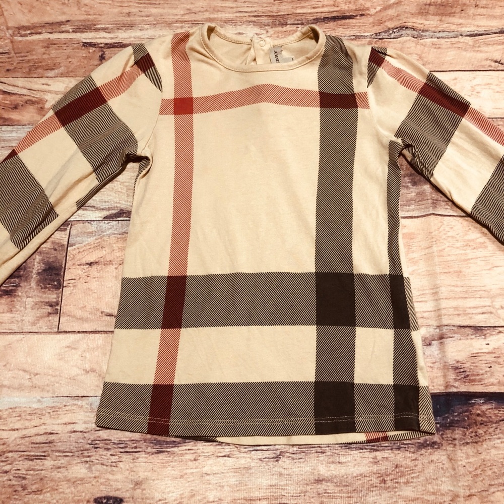 Girls Burberry top, size 4t, true to size